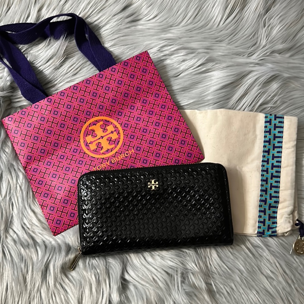 Tory Burch wallet with dust bag and shopping bag